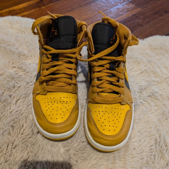 Nike Air Jordan Youth - Picture 3 of 4